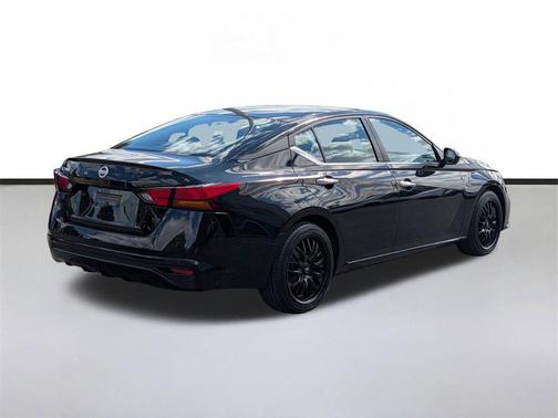 Super Black 2022 Nissan Altima S FWD