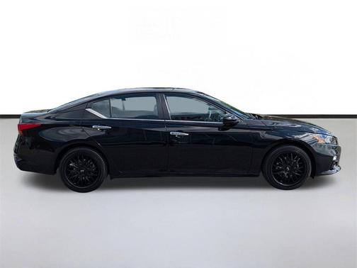 Super Black 2022 Nissan Altima S FWD