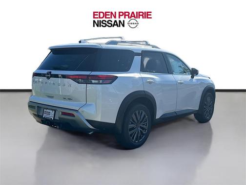 2025 Nissan Pathfinder SL 4WD