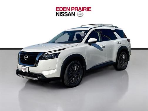 2025 Nissan Pathfinder SL 4WD