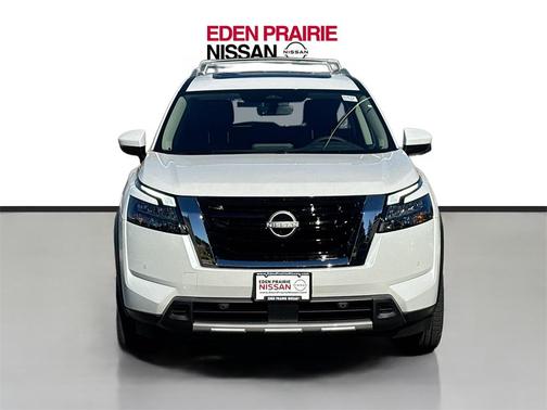 2025 Nissan Pathfinder SL 4WD