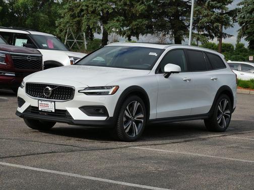 Crystal White Pearl 2025 Volvo V60 Cross Country Plus, B5 AWD Gas (mild hybrid)