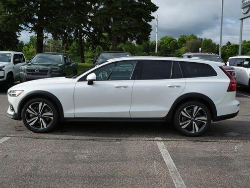Crystal White Pearl 2025 Volvo V60 Cross Country Plus, B5 AWD Gas (mild hybrid)