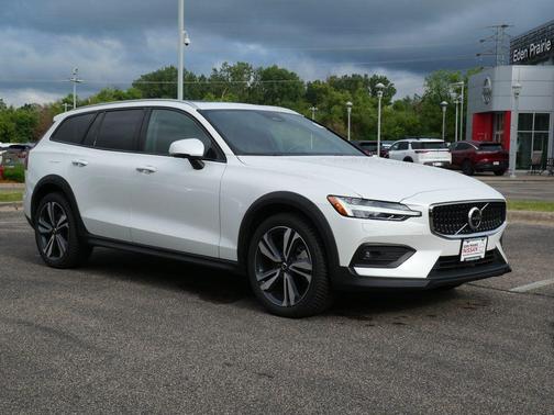Crystal White Pearl 2025 Volvo V60 Cross Country Plus, B5 AWD Gas (mild hybrid)