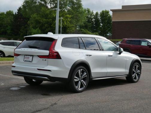 Crystal White Pearl 2025 Volvo V60 Cross Country Plus, B5 AWD Gas (mild hybrid)