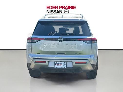 2025 Nissan Pathfinder SL 4WD