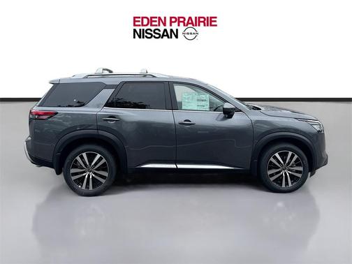 2025 Nissan Pathfinder Platinum 4WD