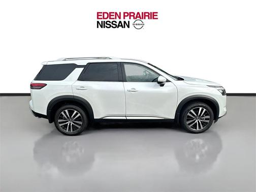 2025 Nissan Pathfinder Platinum 4WD