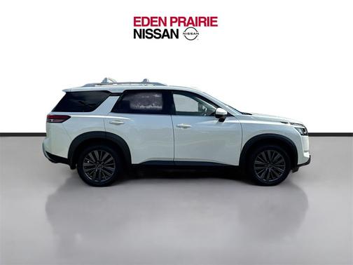 2022 Nissan Pathfinder SL 2WD