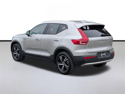 2025 Volvo XC40 B5 Core Bright Theme
