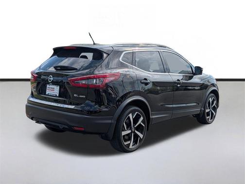 Magnetic Black Pearl 2022 Nissan Rogue Sport SL