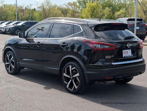 Magnetic Black Pearl 2022 Nissan Rogue Sport SL