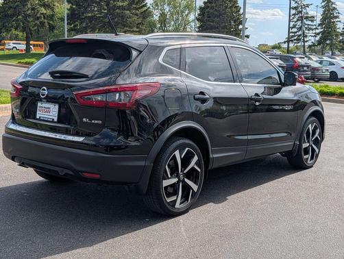 Magnetic Black Pearl 2022 Nissan Rogue Sport SL