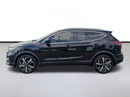 Magnetic Black Pearl 2022 Nissan Rogue Sport SL