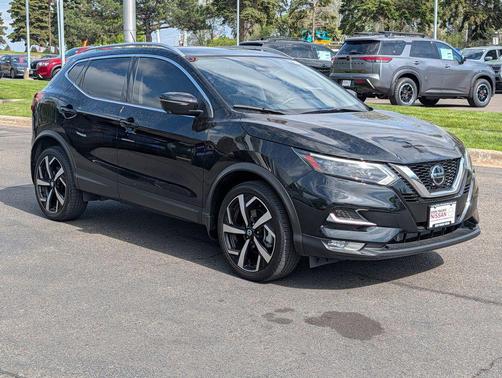 Magnetic Black Pearl 2022 Nissan Rogue Sport SL