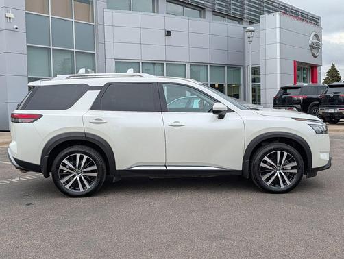2024 Nissan Pathfinder Platinum 4WD