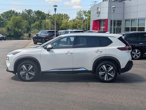 Pearl White 2023 Nissan Rogue SL