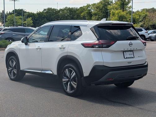Pearl White 2023 Nissan Rogue SL