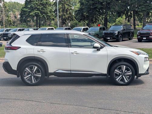 Pearl White 2023 Nissan Rogue SL