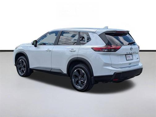 Everest White Pearl 2025 Nissan Rogue SV
