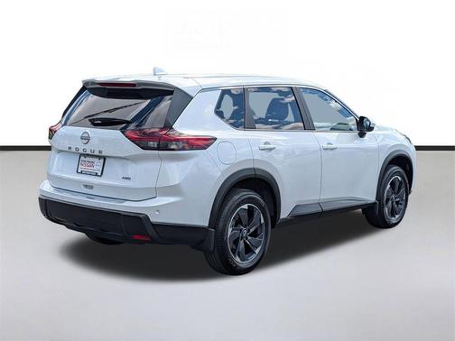 Everest White Pearl 2025 Nissan Rogue SV