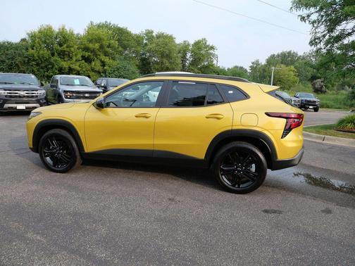 Nitro Yellow Metallic 2025 Chevrolet Trax FWD ACTIV