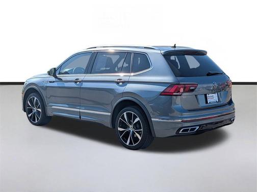 Platinum Gray Metallic 2022 Volkswagen Tiguan 2.0T SEL R-Line 4MOTION