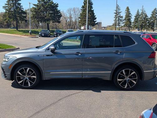 Platinum Gray Metallic 2022 Volkswagen Tiguan 2.0T SEL R-Line 4MOTION