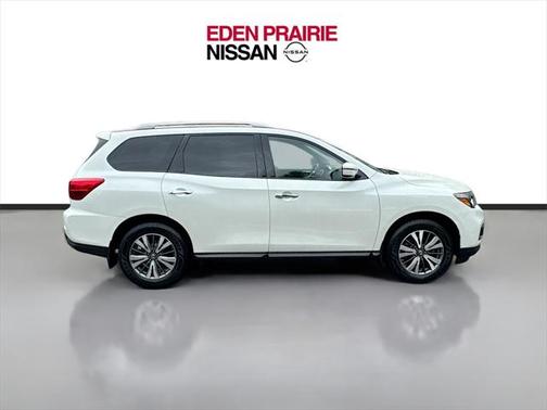2017 Nissan Pathfinder SV