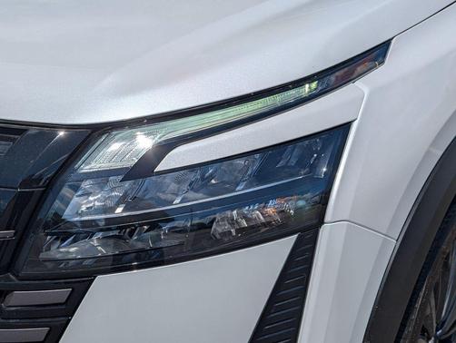 White Pearl 2026 Nissan Pathfinder SL