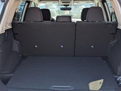 Everest White Pearl Tricoat 2026 Nissan Rogue SV