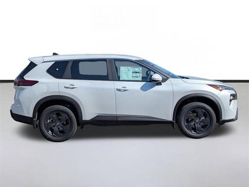 Everest White Pearl Tricoat 2026 Nissan Rogue SV
