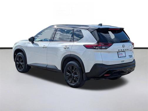 Pearl White Tricoat/Super Black 2023 Nissan Rogue SV
