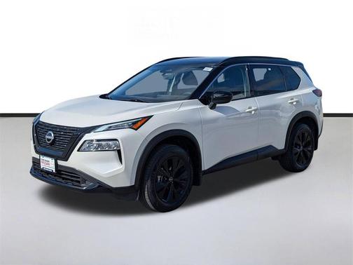 Pearl White Tricoat/Super Black 2023 Nissan Rogue SV