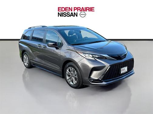 2022 Toyota Sienna XSE 7 Passenger