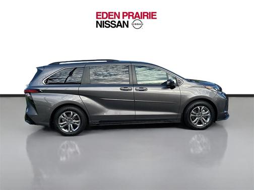 2022 Toyota Sienna XSE 7 Passenger