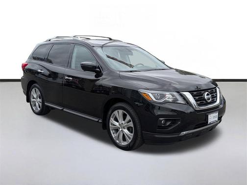 Magnetic Black Pearl 2019 Nissan Pathfinder SL