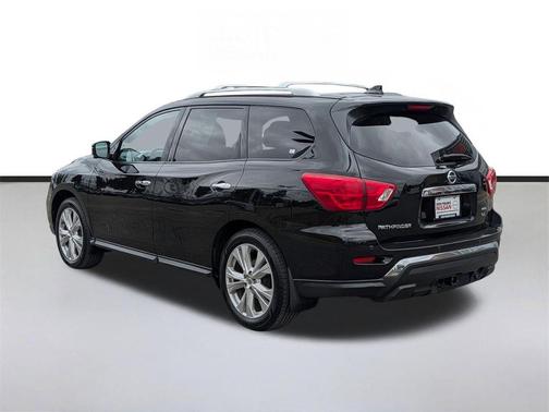 Magnetic Black Pearl 2019 Nissan Pathfinder SL