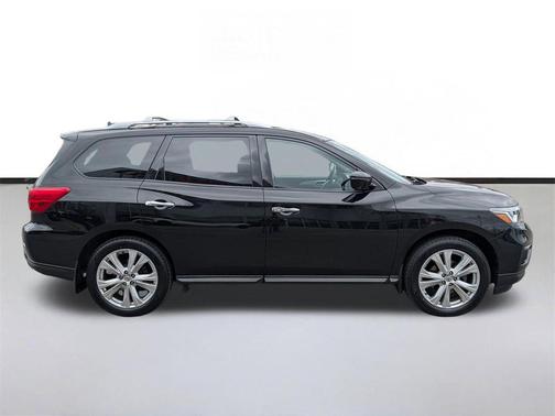 Magnetic Black Pearl 2019 Nissan Pathfinder SL
