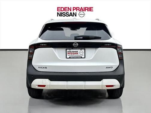 2025 Nissan Kicks SV