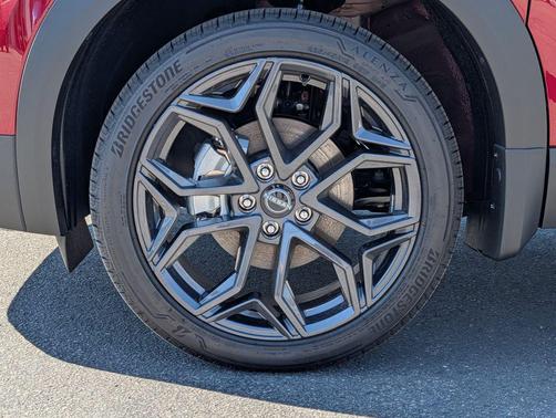 Scarlet 2026 Nissan Kicks SR