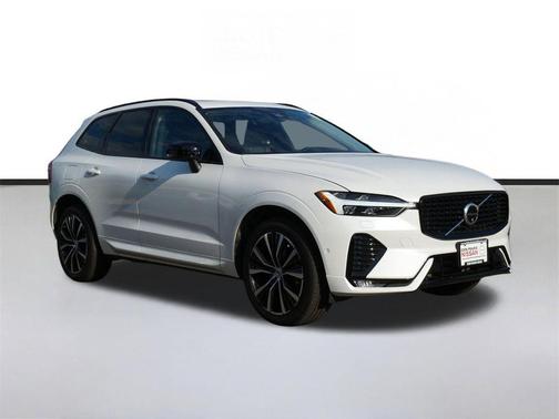Crystal White Metallic 2025 Volvo XC60 B5 Plus