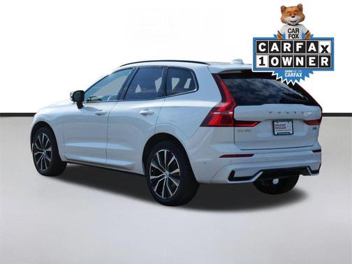 Crystal White Metallic 2025 Volvo XC60 B5 Plus