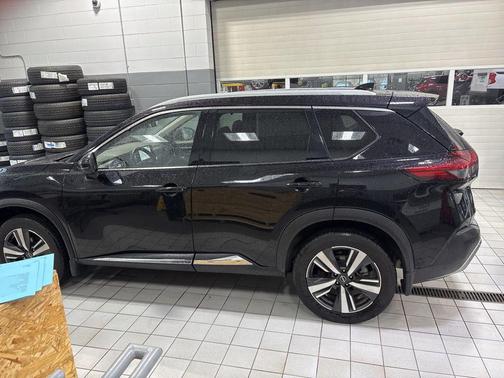 Super Black 2023 Nissan Rogue Platinum