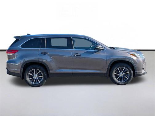 Predawn Gray Mica 2019 Toyota Highlander XLE