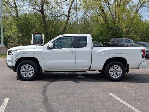 Glacier White 2024 Nissan Frontier SV