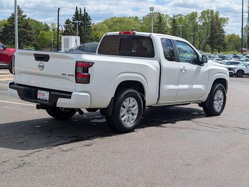 Glacier White 2024 Nissan Frontier SV