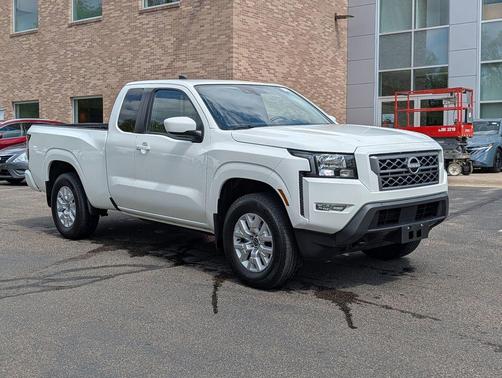 Glacier White 2024 Nissan Frontier SV