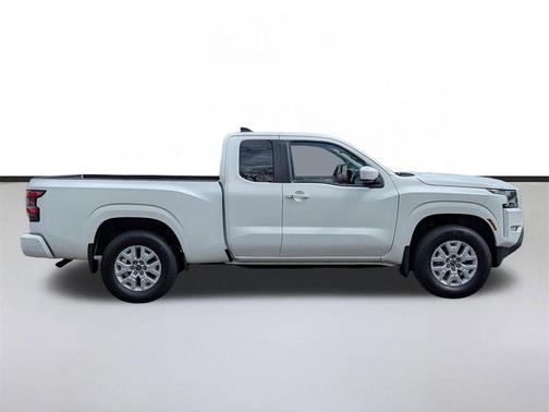 Glacier White 2024 Nissan Frontier SV