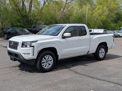 Glacier White 2024 Nissan Frontier SV
